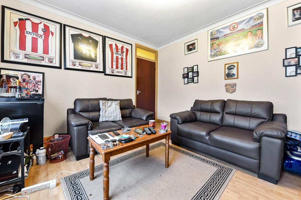 Empire Court, Wembley, HA0 1 bed ground floor flat £250,000
