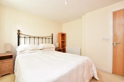 2 bedroom ground floor flat for sale, Foxboro Road, Redhill, Surrey