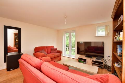 2 bedroom ground floor flat for sale, Foxboro Road, Redhill, Surrey