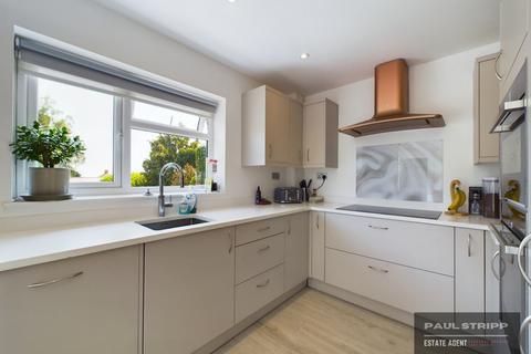 16 Claverham Way, Battle, TN33 0JE
