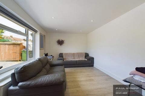 16 Claverham Way, Battle, TN33 0JE