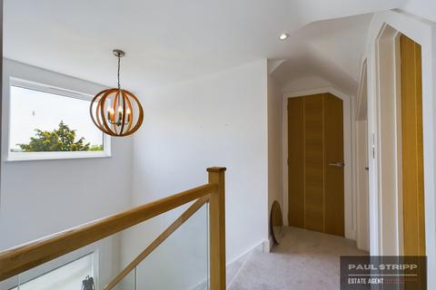 16 Claverham Way, Battle, TN33 0JE