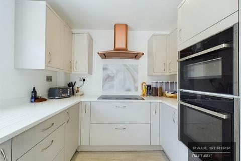 16 Claverham Way, Battle, TN33 0JE