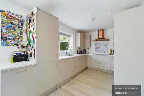 16 Claverham Way, Battle, TN33 0JE