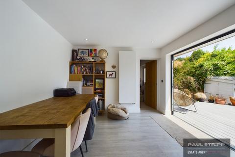 16 Claverham Way, Battle, TN33 0JE
