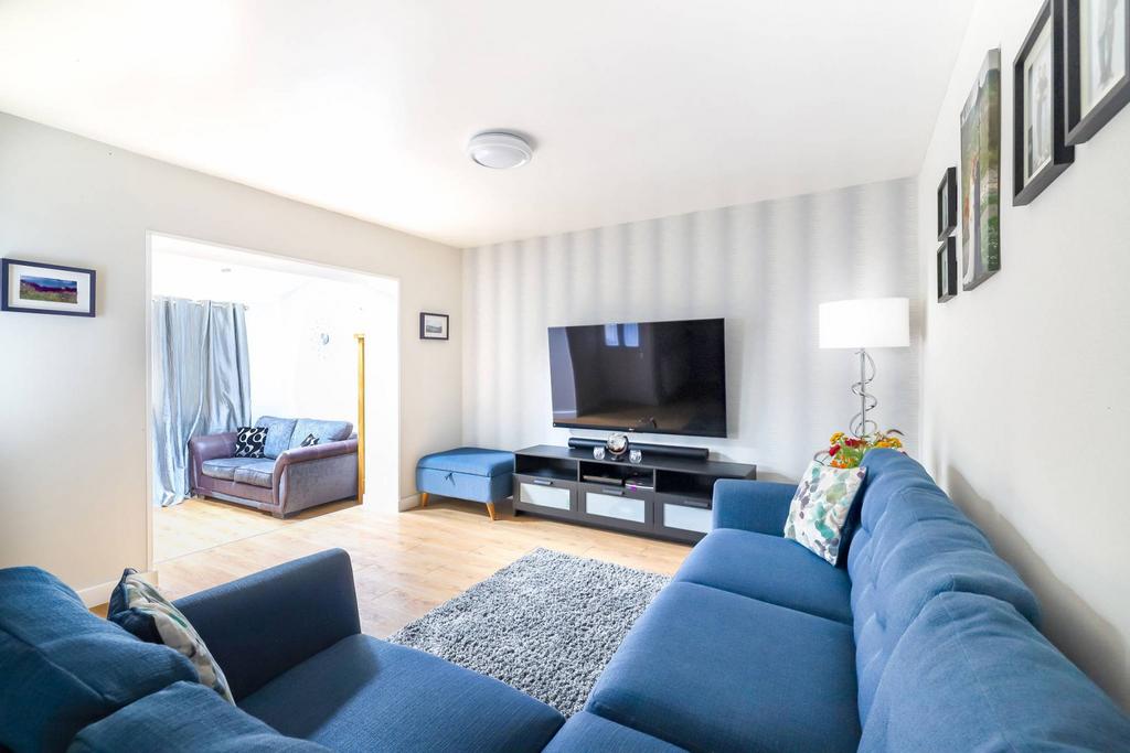 51 Argyll Place, Portlethen, AB12 4QZ 3 bed end of terrace house for