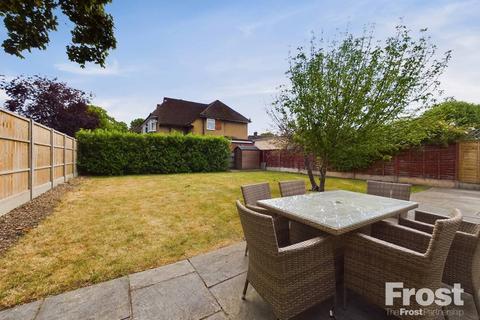 84 Station Crescent, Ashford, TW15 3HL