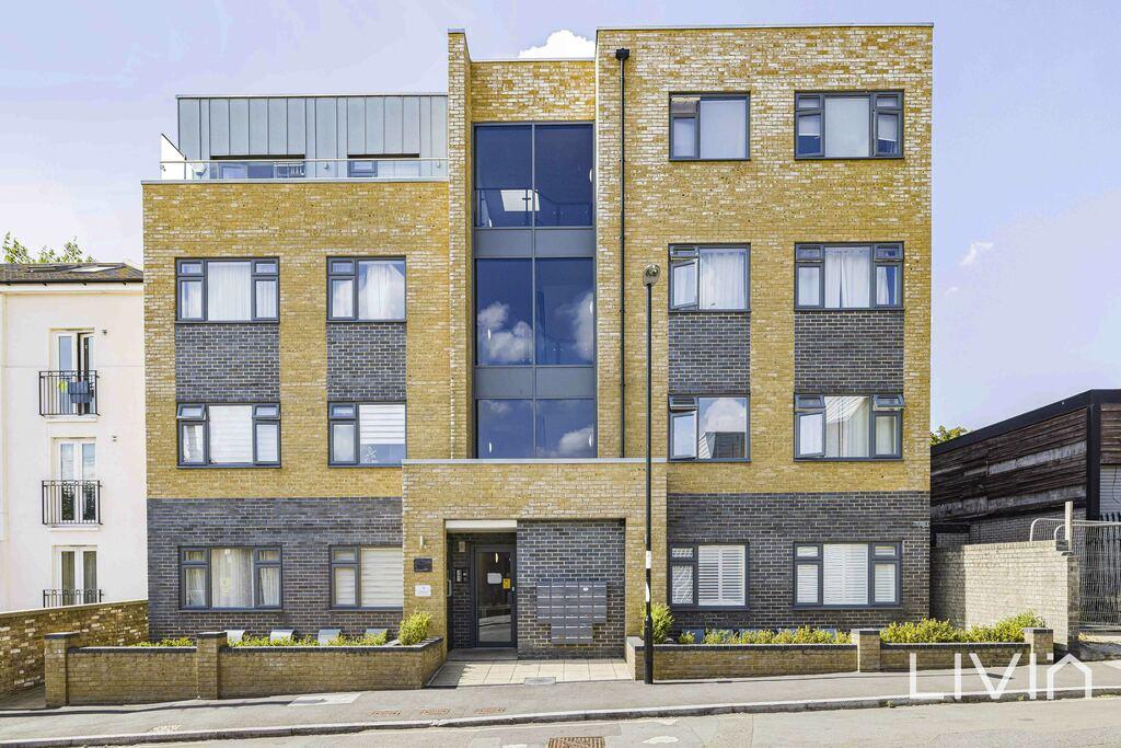 6 Montague Road, Croydon CR0 2 bed flat for sale £325,000
