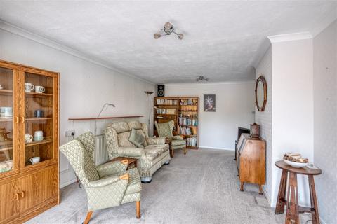 74 Columbia Drive, Lower Wick, Worcester, WR2 4XR