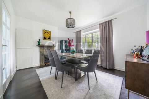 2 Admiral Seymour Road, London, SE9 1SL