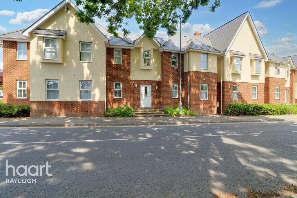 10 Weir Gardens, Rayleigh 2 bed flat for sale £225,000