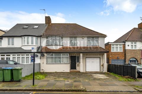 39 Crossmead, London, SE9 3AA