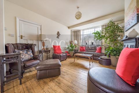 39 Crossmead, London, SE9 3AA