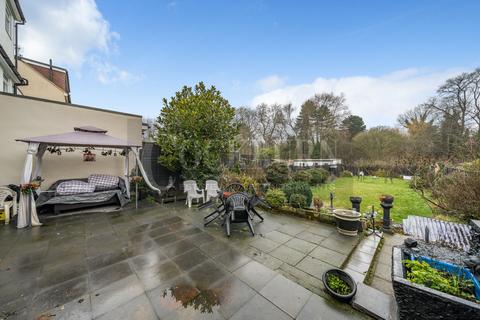 39 Crossmead, London, SE9 3AA