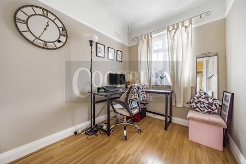39 Crossmead, London, SE9 3AA