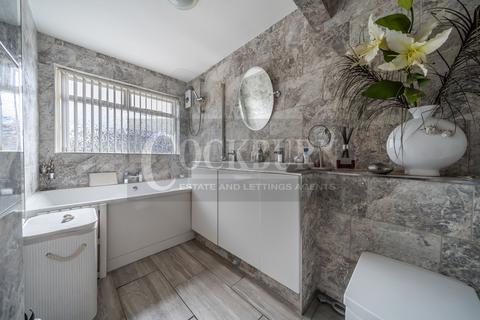 39 Crossmead, London, SE9 3AA