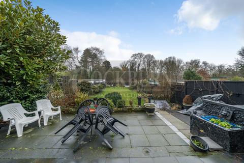 39 Crossmead, London, SE9 3AA