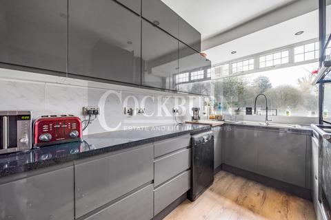39 Crossmead, London, SE9 3AA