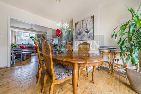 39 Crossmead, London, SE9 3AA