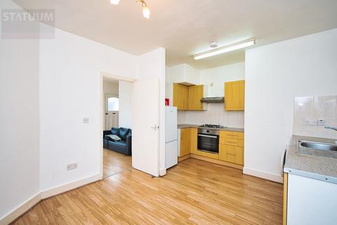 3 bedroom terraced house to rent, Off Prince Regents Ln, Bekton, London, E16