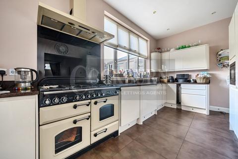 266 Court Road, Eltham, London, SE9 4TY