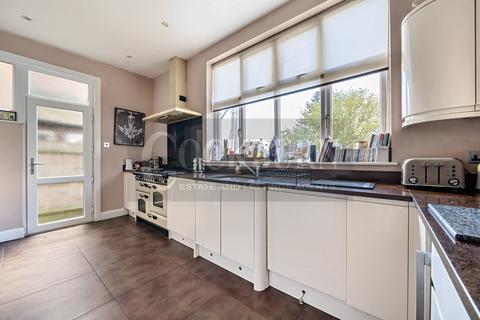 266 Court Road, Eltham, London, SE9 4TY