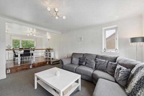 17 Greenbank Court Flats, 12 Hill Crescent, Clarkston, Glasgow, G76 8DQ