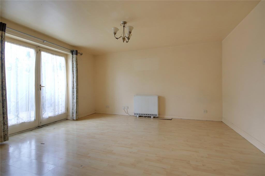 Hodson Place, Enfield, EN3 2 bed flat - £210,000