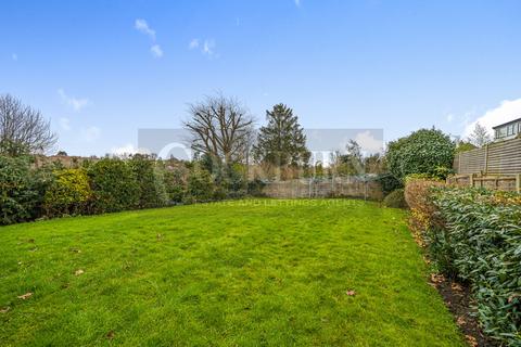 24 Cedar Mount, London, SE9 4RU