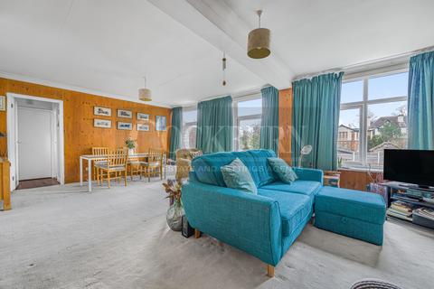 24 Cedar Mount, London, SE9 4RU