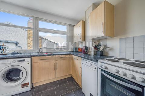 24 Cedar Mount, London, SE9 4RU