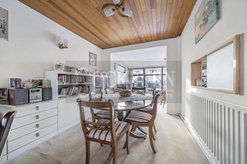 6 Downleys Close, London, SE9 3NA