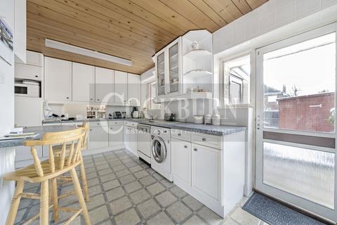 6 Downleys Close, London, SE9 3NA