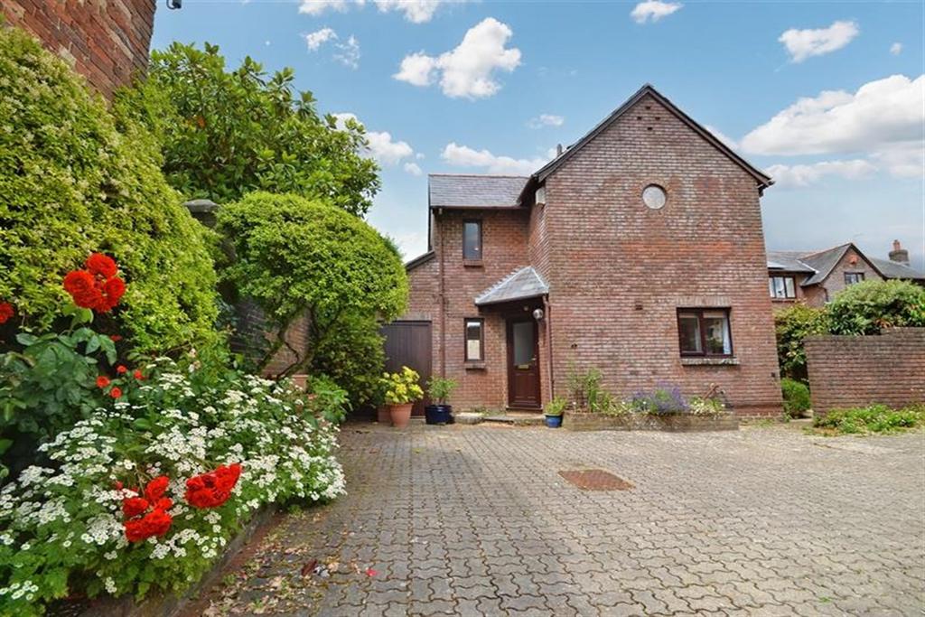 Wimborne Town Centre 3 bed detached house for sale £500,000