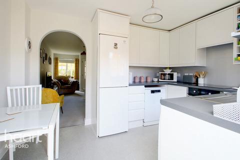 35 Violet Way, Kingsnorth, Ashford, TN23 3GH