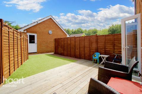 35 Violet Way, Kingsnorth, Ashford, TN23 3GH