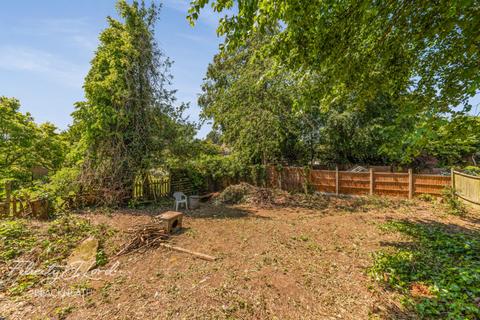 2 bedroom bungalow for sale - Cleanthus Road, London
