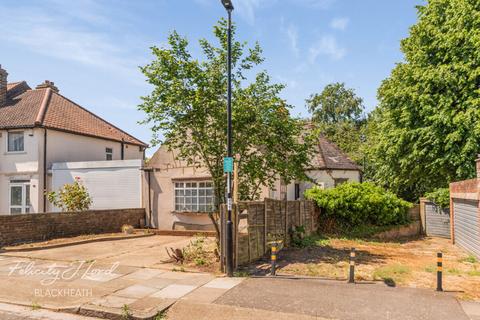 2 bedroom bungalow for sale - Cleanthus Road, London