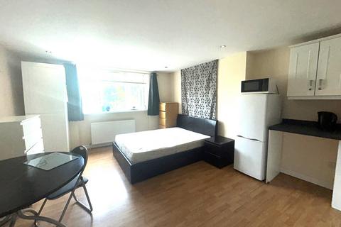 Studio to rent, The Turret, Harrow HA2