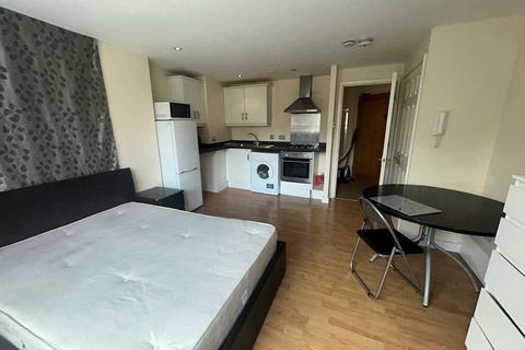 Studio to rent, The Turret, Harrow HA2