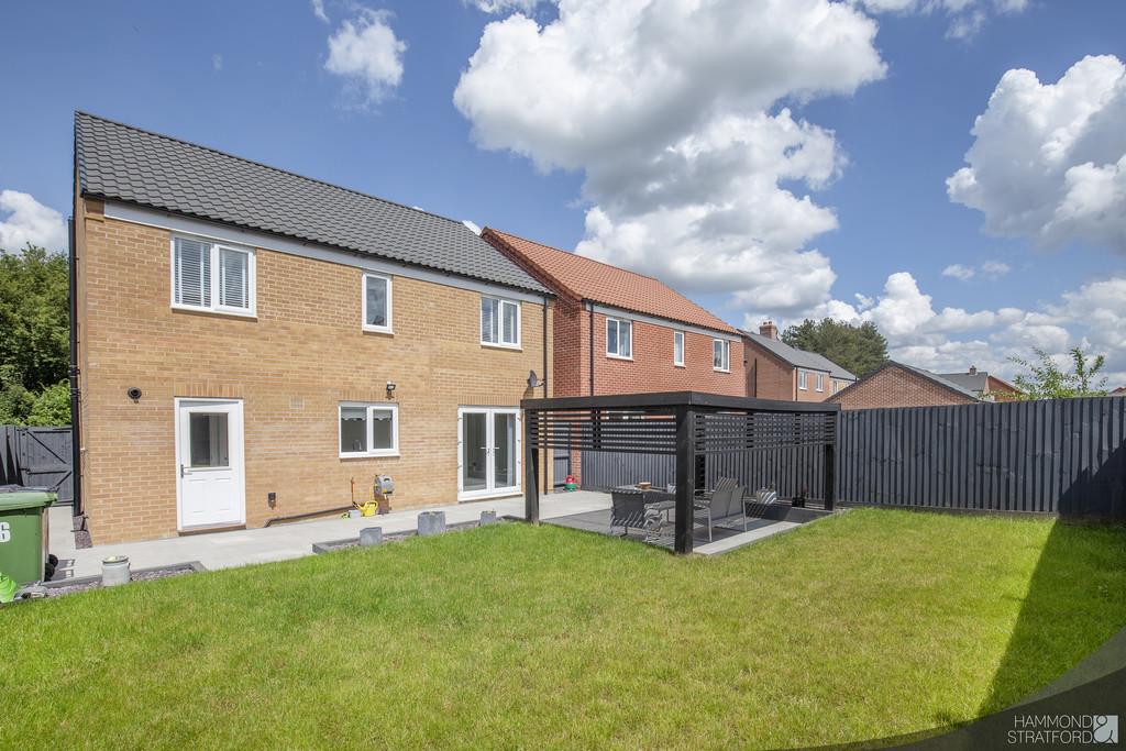 Clements Avenue, Wymondham 5 bed detached house £400,000