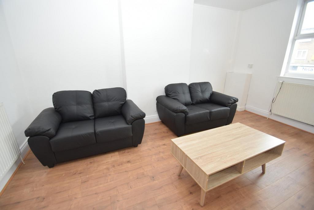 Palatine Road, Northenden, Manchester. M22 4HH 2 bed apartment £900 pcm (£208 pw)