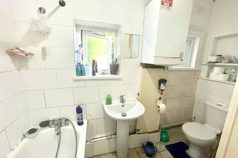 173 Henley Road, Ilford, IG1 2TP