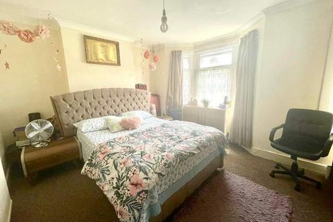 173 Henley Road, Ilford, IG1 2TP