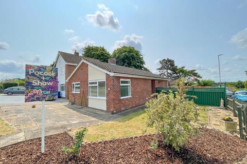 2 bedroom detached bungalow to rent, Norfolk Avenue, Newmarket, Suffolk