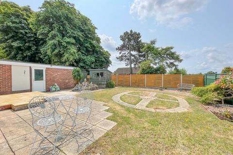 2 bedroom detached bungalow to rent, Norfolk Avenue, Newmarket, Suffolk