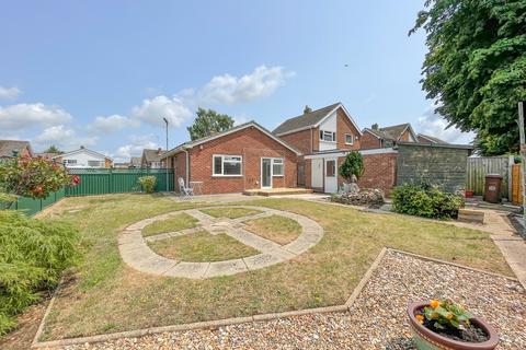 2 bedroom detached bungalow to rent, Norfolk Avenue, Newmarket, Suffolk