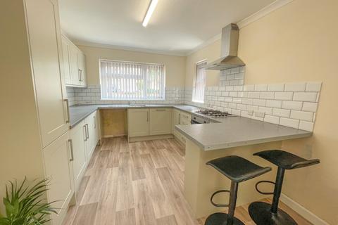 2 bedroom detached bungalow to rent, Norfolk Avenue, Newmarket, Suffolk