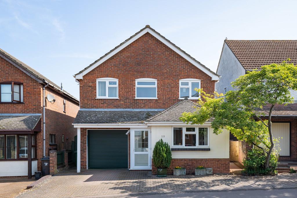 Fulfen Way, Saffron Walden 4 bed detached house for sale £575,000
