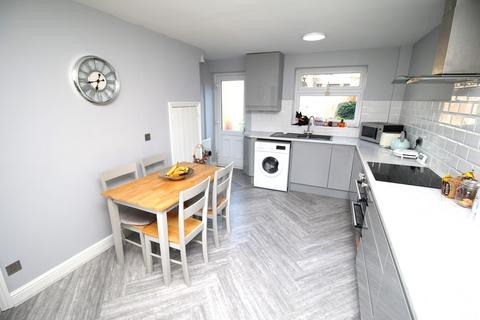 6 Aintree Close, Bedworth, CV12 8TQ